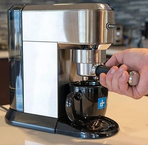 De'Longhi Dedica: Expresso compact, mousse pro parfaite.